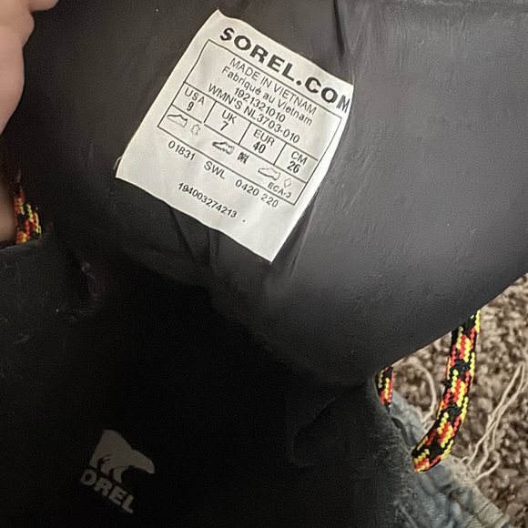 Sorel black boots like new 9 - Picture 3 of 3